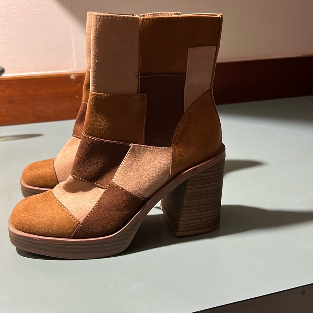 size 6.5 never worn platform patch boots